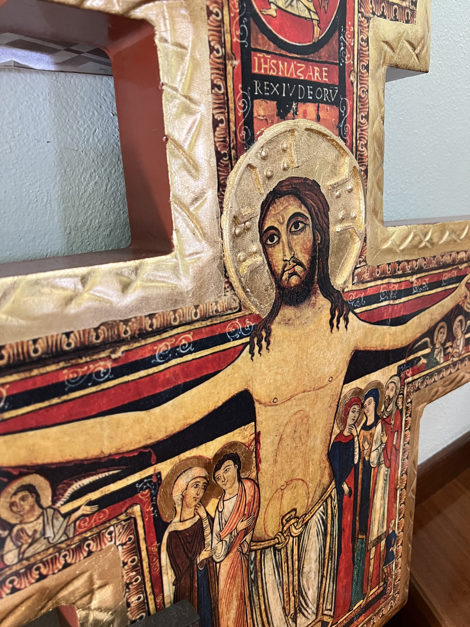 CROCIFISSO DI SAN DAMIANO GRANDI DIMENSIONE CON BORDO DORATO E LEGNO MASSELLO
