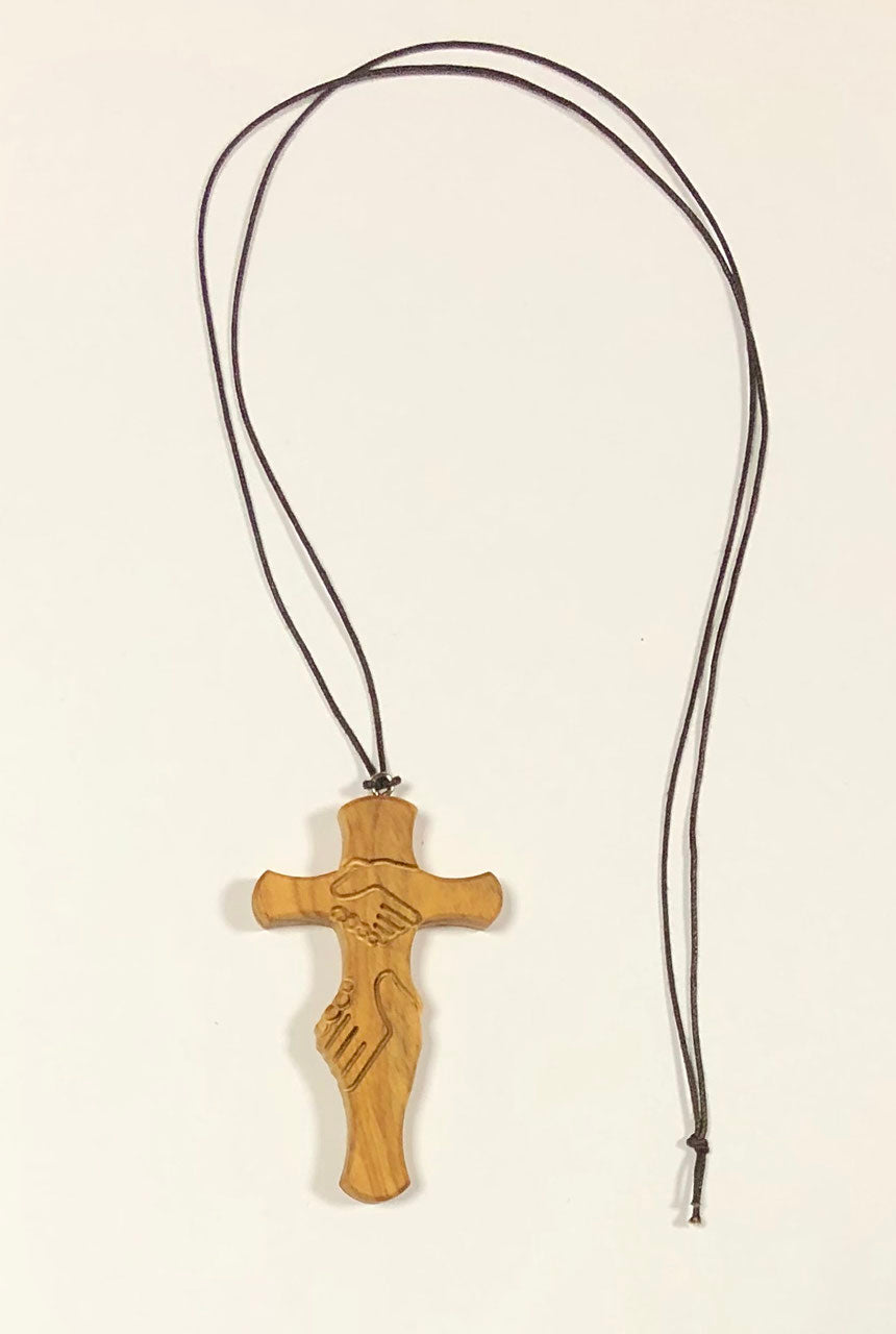 CROCE DELL'AMICIZIA con cordoncino in LEGNO D'ULIVO H 7,5 cm