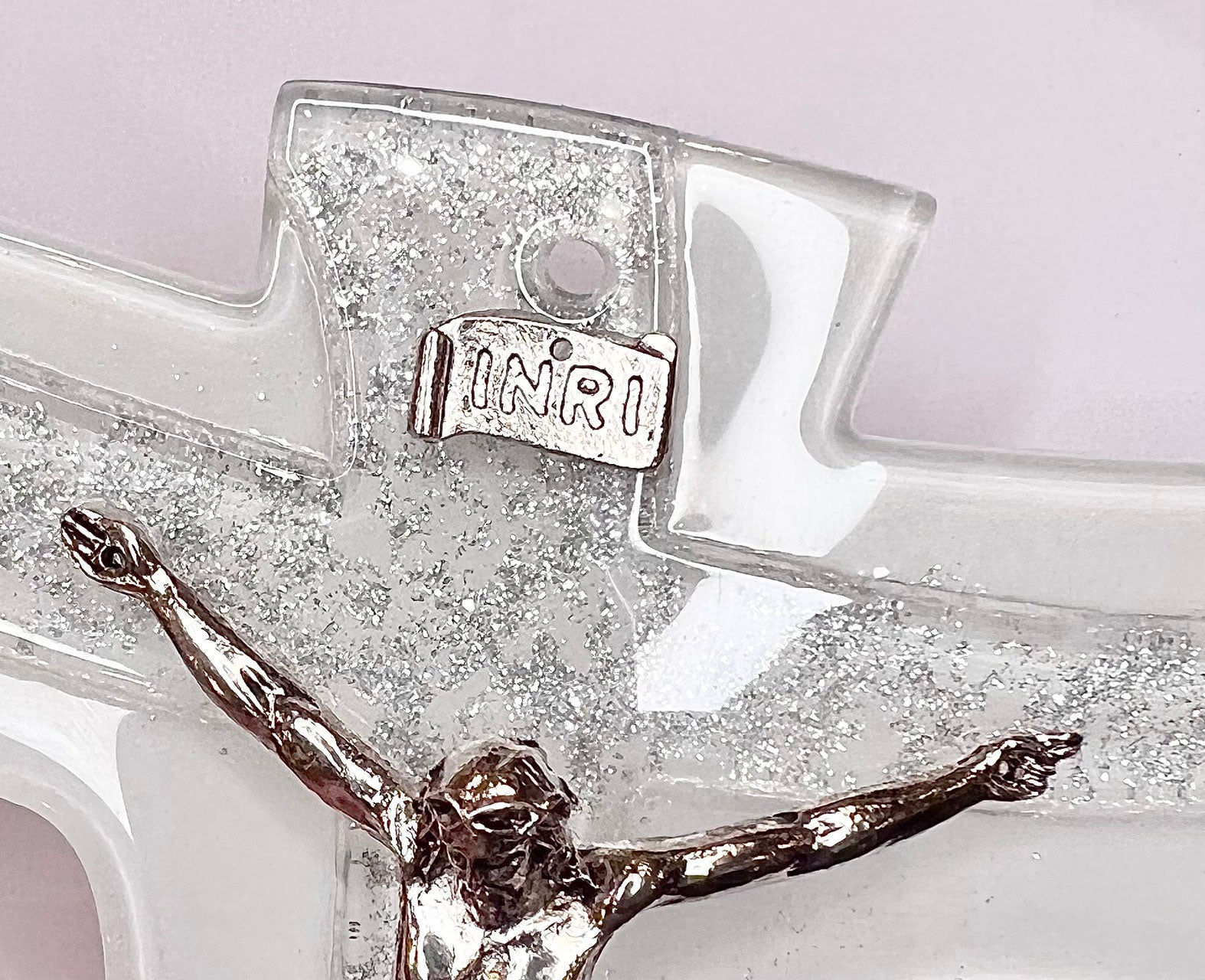 Tau in vetro con Cristo in bagno d'argento