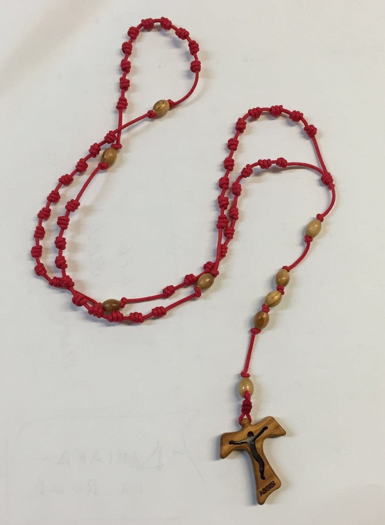 Rosario Francescano artigianale con grani in ulivo e Tau con Cristo traforato e scritta ASSISI