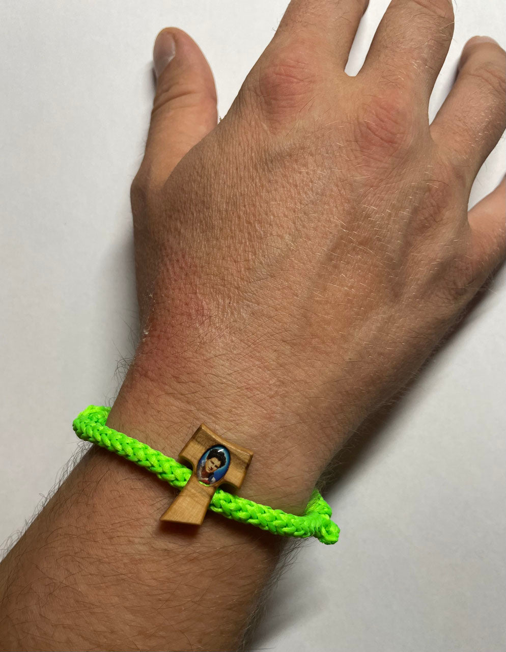 BRACCIALE REGOLABILE "fluo" CON TAU E IMMAGINE ACUTIS