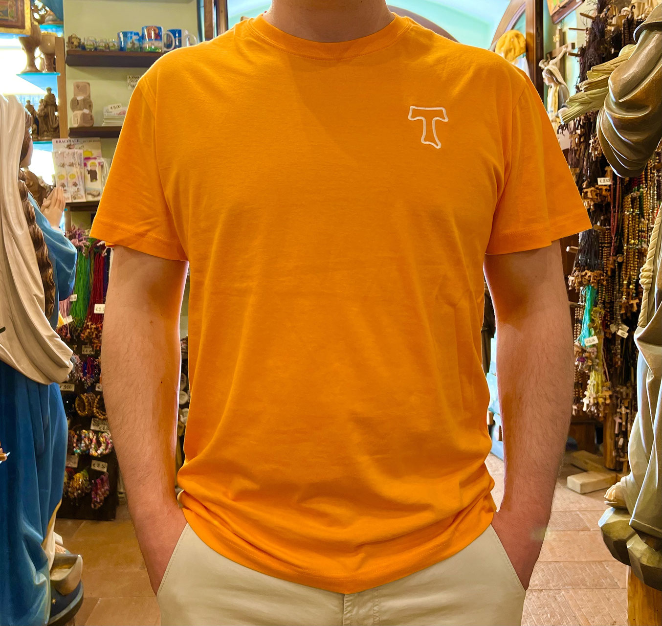 T-SHIRT CON TAU RICAMATO
