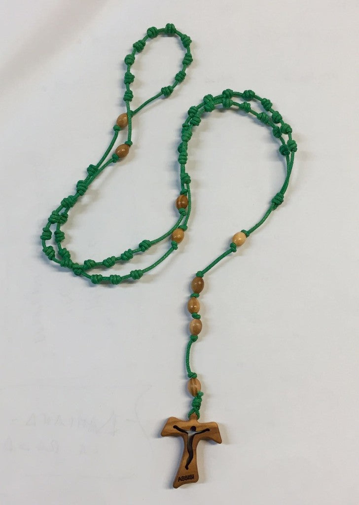 Rosario Francescano artigianale con grani in ulivo e Tau con Cristo traforato e scritta ASSISI
